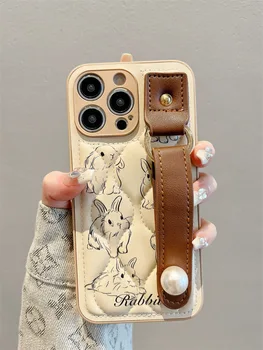Новый Подходит для iPhone 15 Чехол для телефона с Жемчужным Ремешком на запястье 14 Пуховик Promax Fun Rabbit 13 Pro Anti Fall 12 11 Защитный Чехол