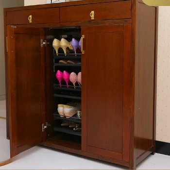 Трехдверный вращающийся обувной шкаф из массива дерева, многослойный и большой вместимости у дверей дома