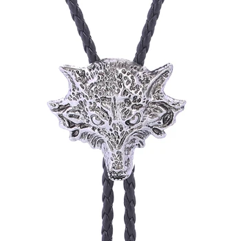 кельтский галстук-боло с объемной головой волка в стиле викингов.